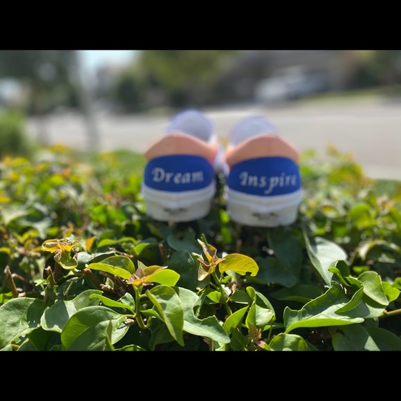 Custom vans - Picture 4 of 12